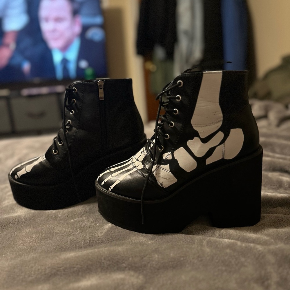 Hot Topic Black and White Skeleton Platform Boots - Picture 4 of 4